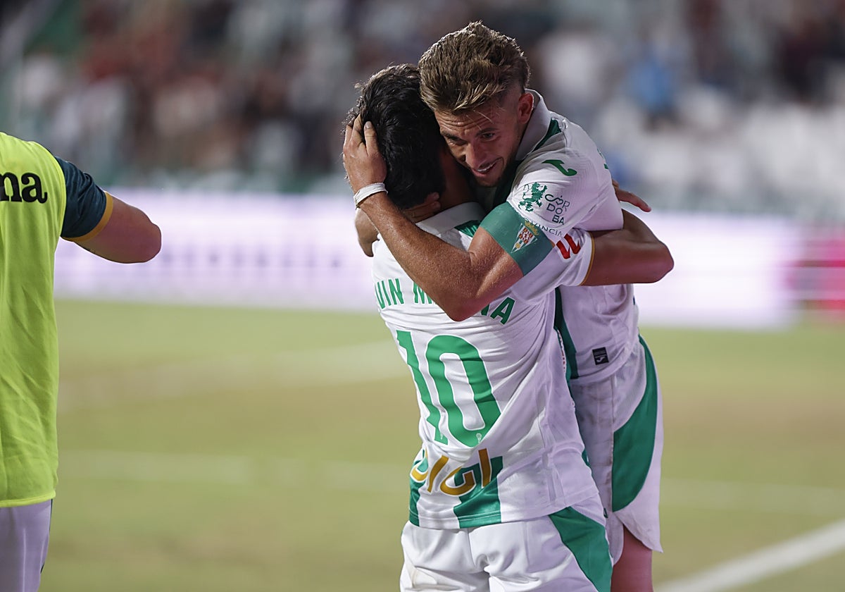 El Córdoba CF sobrevive a la locura y vuelve a sonreír tras un duelo eléctrico ante el Tenerife (3-2)