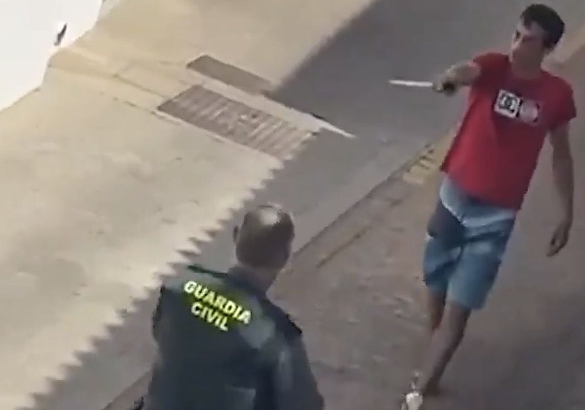 El parricida de la mancuerna ya sembró el pánico con un cuchillo en un pueblo de Badajoz: «¡No tengo miedo a la muerte!»