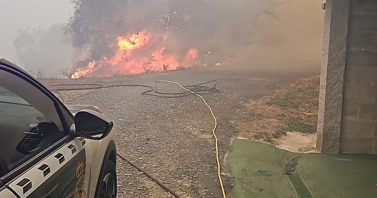 Investigado un hombre de 65 años por un incendio intencionado en As Neves que obligó a desalojar aldeas y cortar la A-52