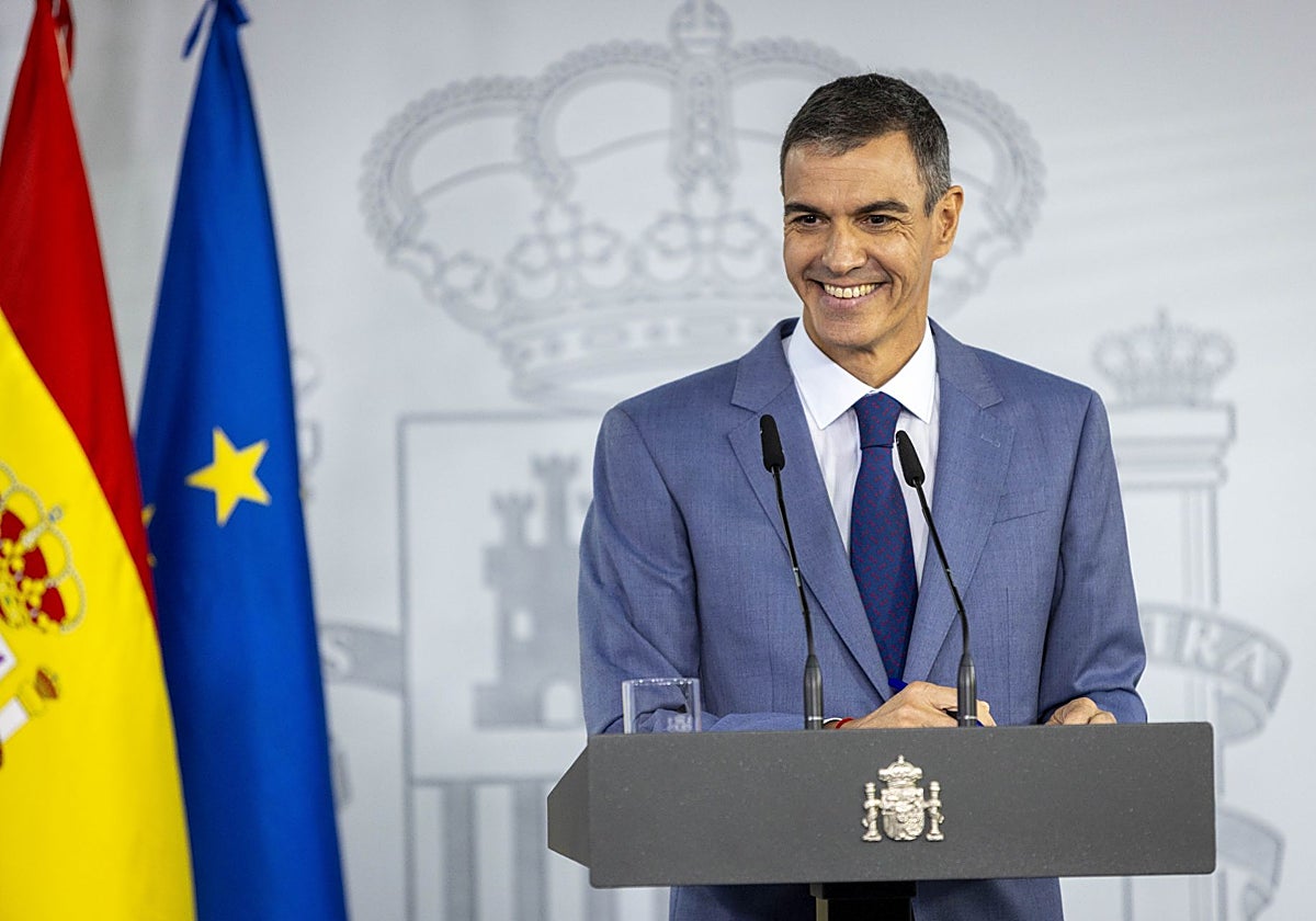Sánchez carga contra el Parlamento en otro mitin desde la Moncloa