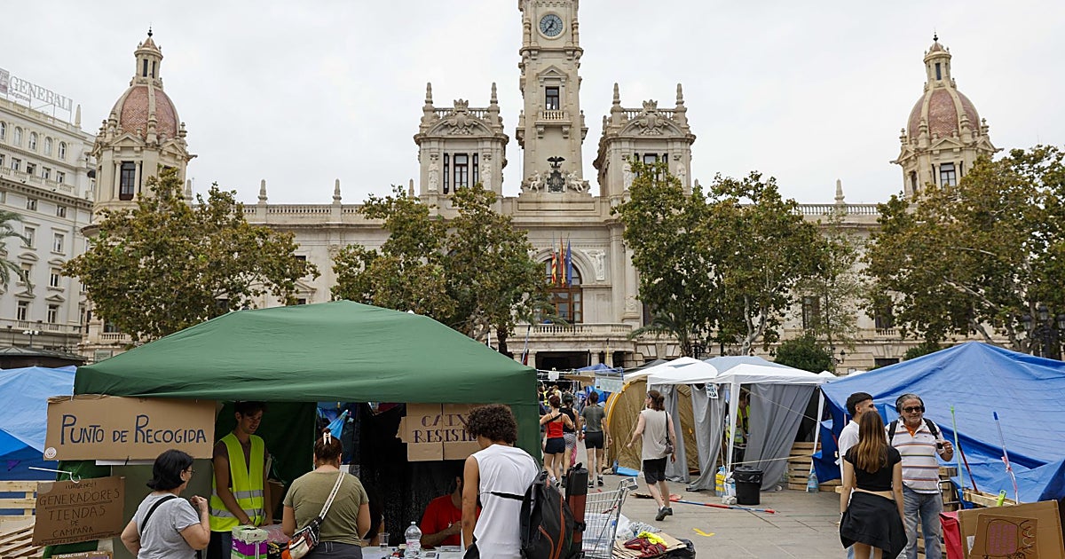 La acampada en Valencia tensiona el 9 d Octubre y deja en el aire la mascletà