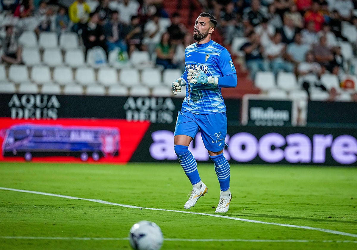Iker Álvarez y Guilherme mantienen abierto el debate en una portería del Córdoba CF sin seguridad
