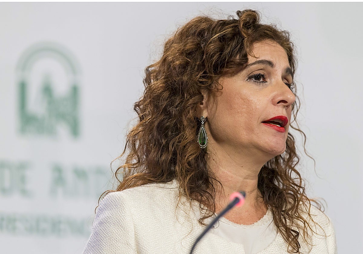 María Jesús Montero vendió a un fondo buitre 70 edificios de la Junta de Andalucía