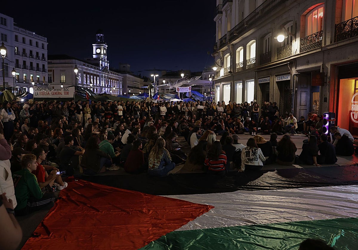 Colectivos okupas, de apoyo a Hamás, y anarcoecologistas toman Sol: «Quieren que ardan las calles»