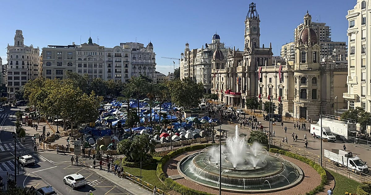 Un 9 d Octubre en Valencia sin mascletà y con tensión institucional por la acampada