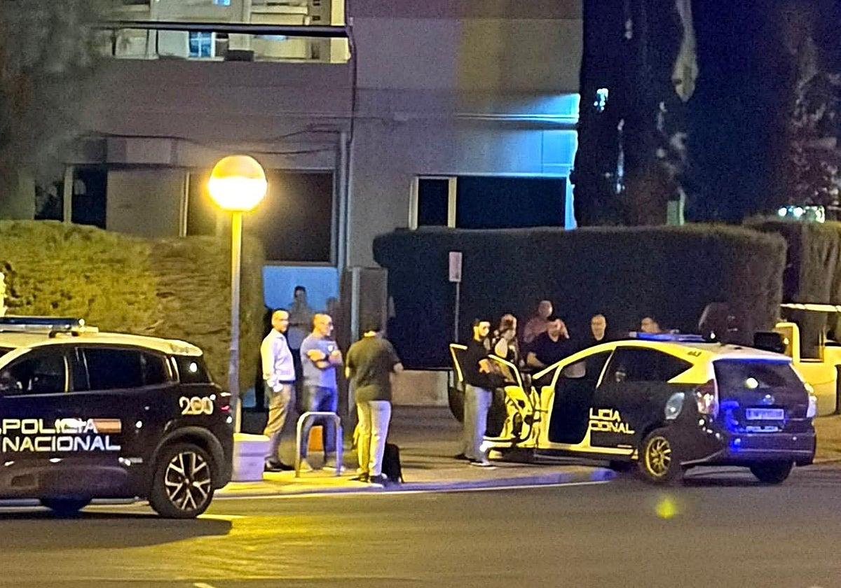 Muere un policía nacional de 38 años arrollado por su coche patrulla en Alicante