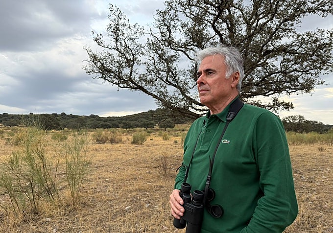 Paco Castañares, presidente de la asociación Amigos de Monfragüe, esta semana, junto con ABC.