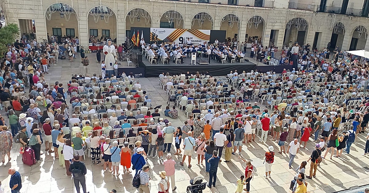 Barcala, en el  9 d Octubre : «Expresamos nuestra identidad en castellano y en valenciano»