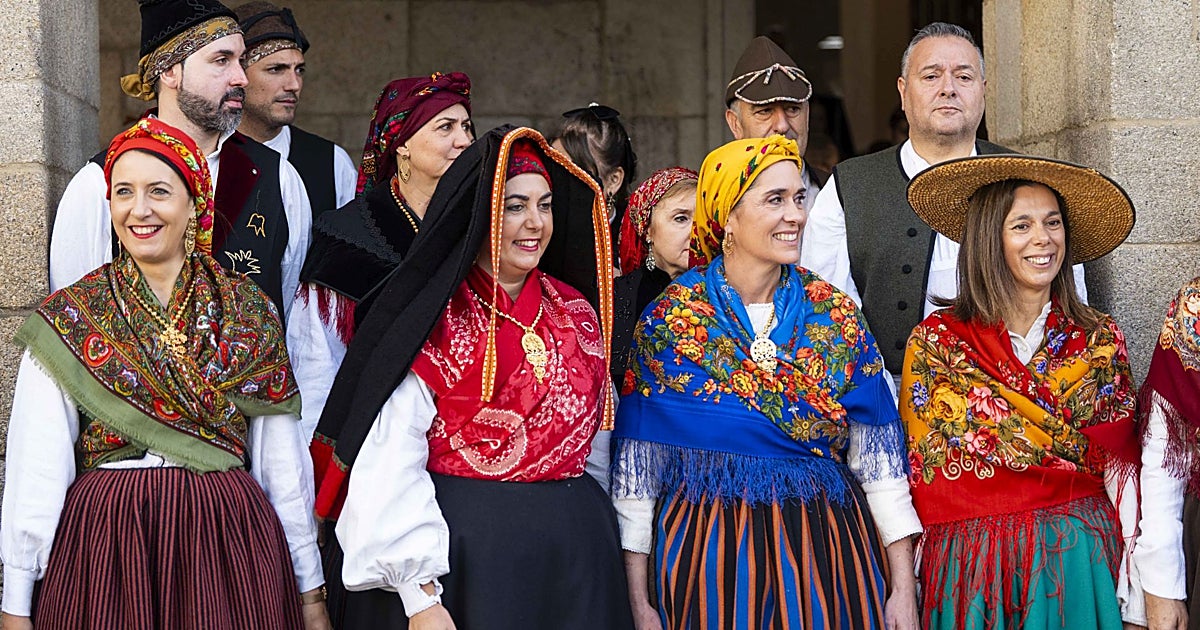 El Domingo das Mozas llena Lugo de trajes tradicionales gallegos