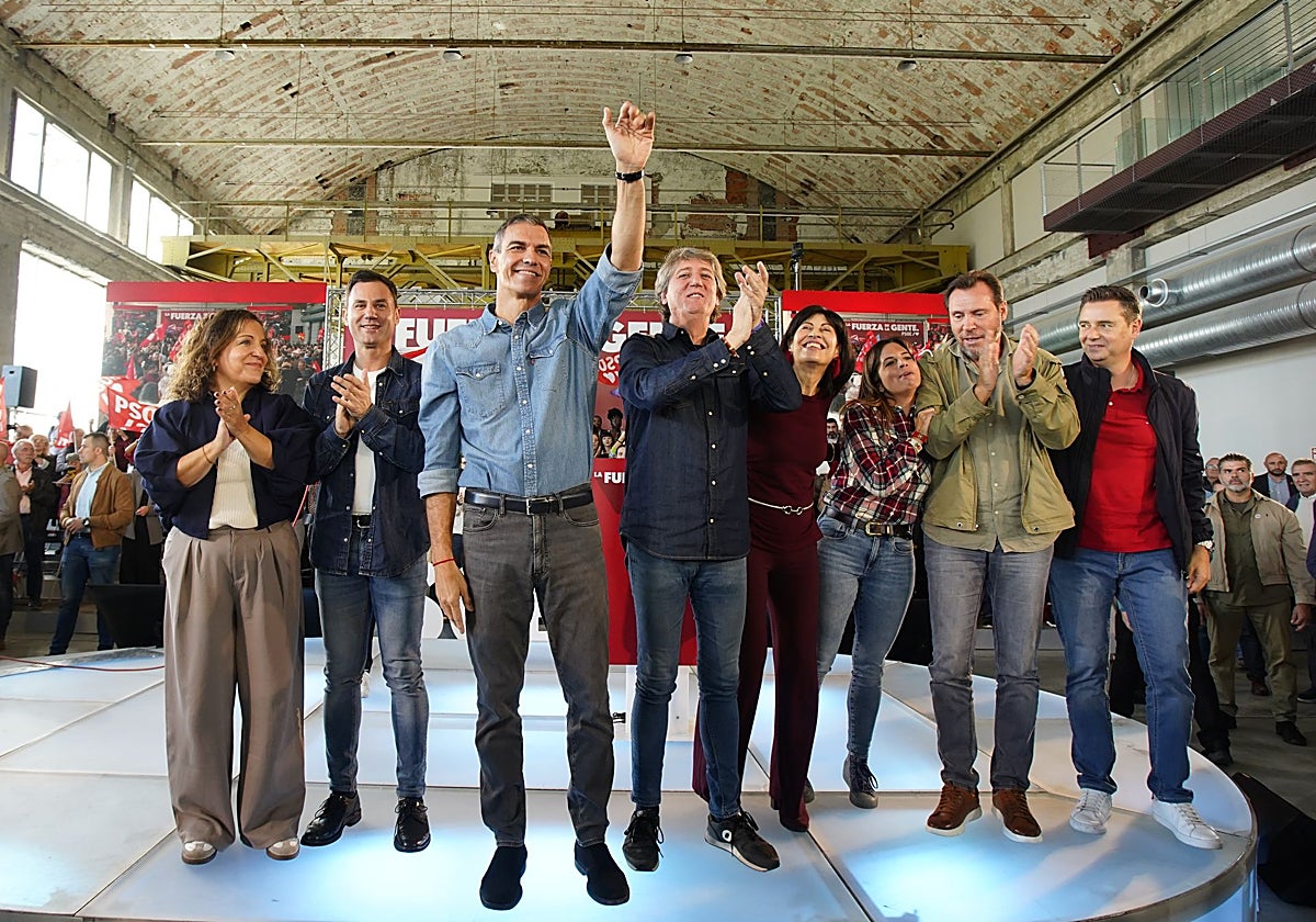 Pedro Sánchez promete en el feudo socialista del Bierzo otros cuatro años de «progreso  social»