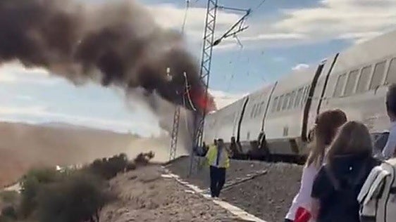 Más de 4.000 afectados tras interrumpirse la circulación de Alta Velocidad entre Barcelona y Madrid por el incendio de un tren en Zaragoza