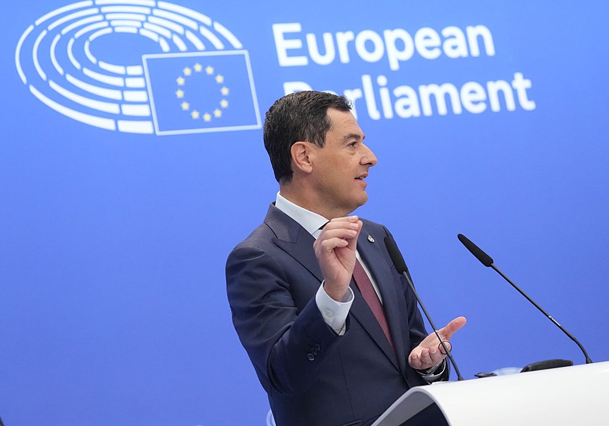 Juanma Moreno assegura que la moció de censura d'Algesires es registrarà «de manera immediata»