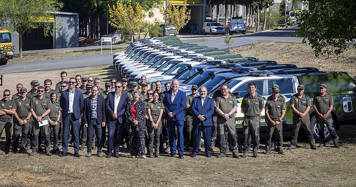 La Junta incorpora 23 vehículos y dos camiones nuevos para uso de los agentes forestales contra incendios