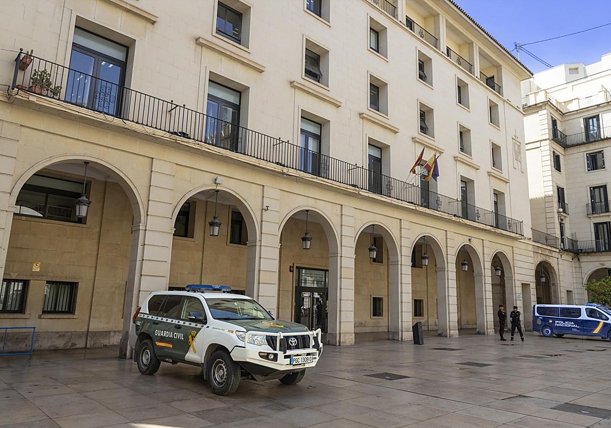 Acuerdan retirar la custodia de animales a la acusada de arrojar a sus ...