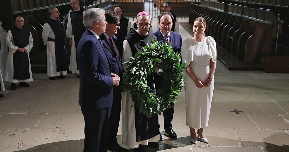 Cuatro presidentes rinden homenaje a Jaume I con una ofrenda ante su tumba