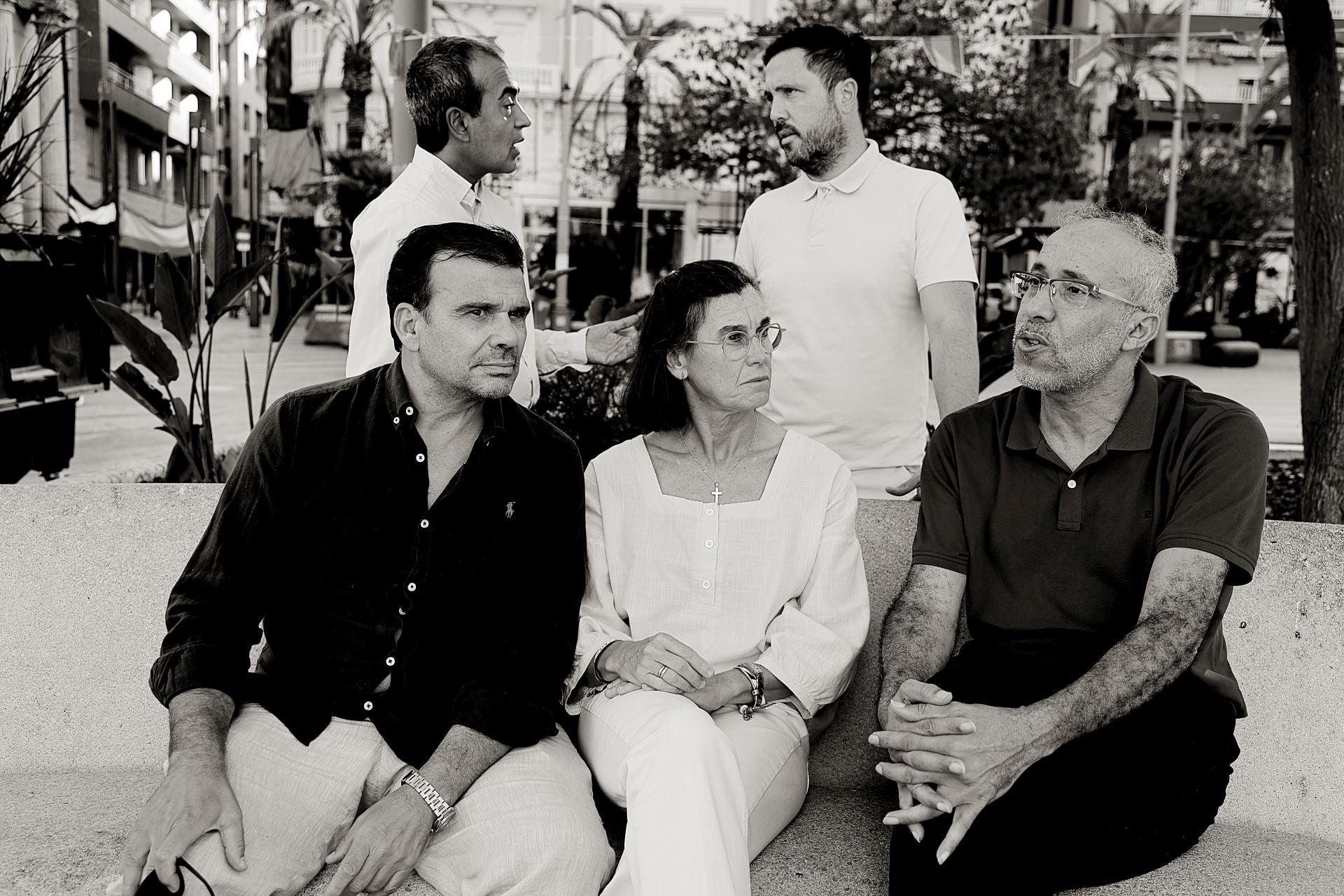 De izquierda a derecha y de arriba a abajo: Sonex Bhagwandas, Alberto Aflalo, Fernando Márquez, Susana Román y Abselam Abderrahaman, integrantes de la asociación Salvemos Ceuta.