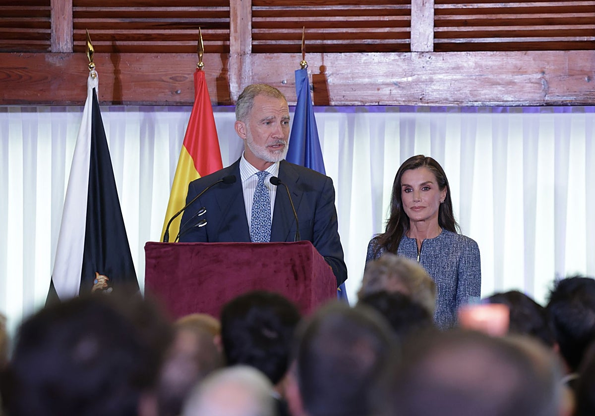 Los Reyes en el Parador de Ceuta.