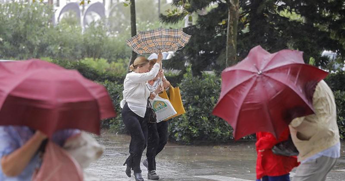 Valencia y Alicante afrontan este domingo la jornada más adversa de la dana Adam con aviso rojo por lluvias