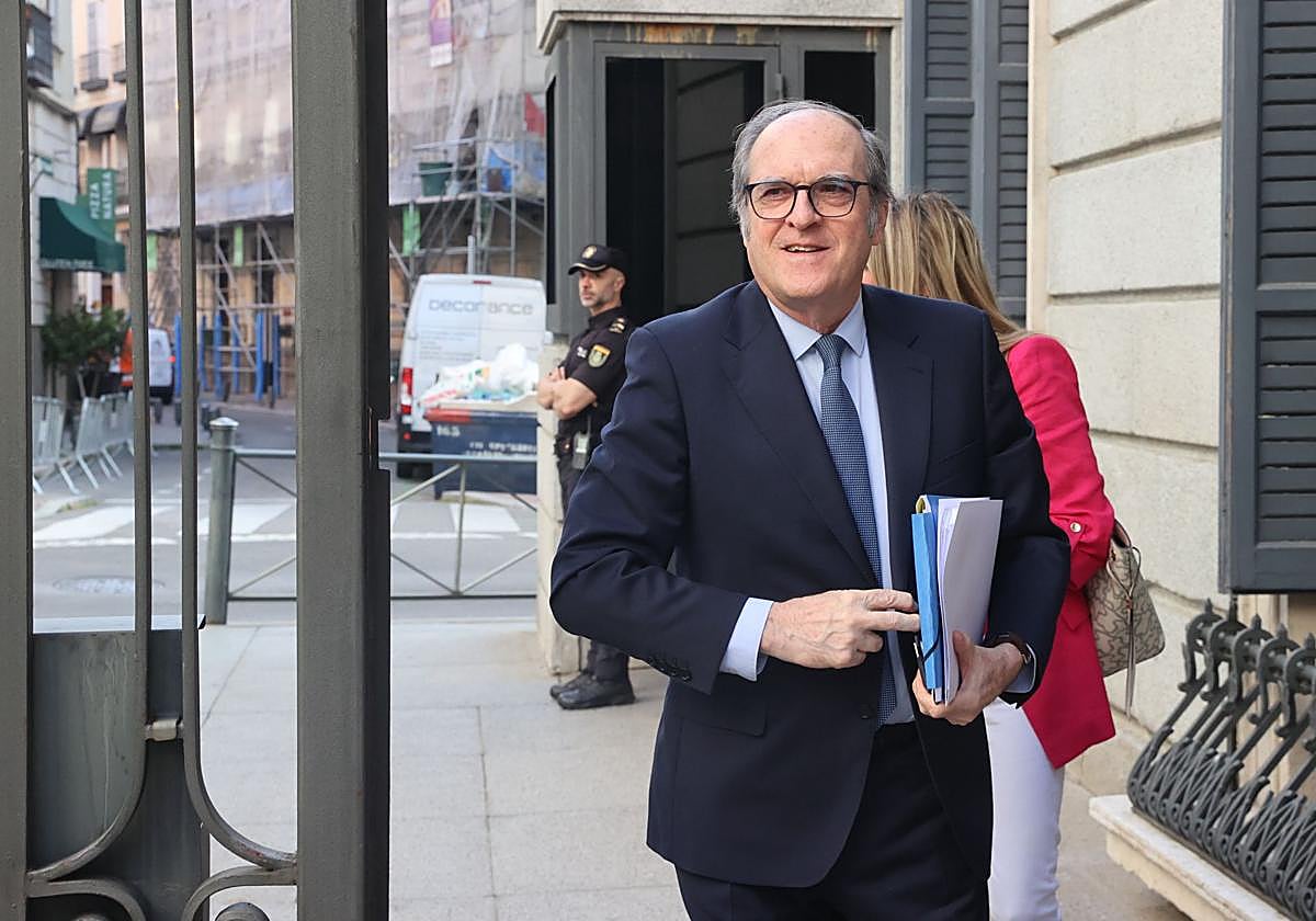 El Pleno del TC de pronunciará sobre la admisión del recurso del Defensor del Pueblo sobre la 'ley de nietos'