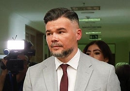 Gabriel Rufián en una imagen reciente y una de su infancia.