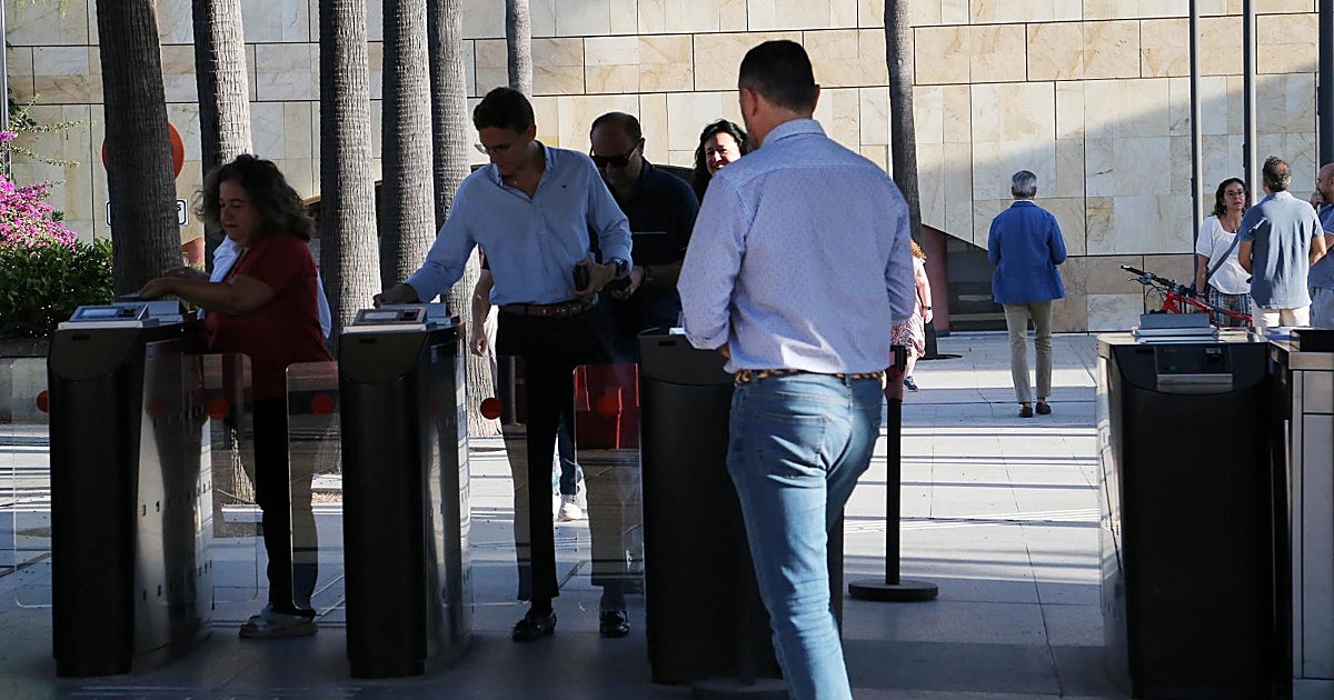 Los funcionarios avisan: la Junta de Andalucía «no garantiza» la subida de todos los complementos salariales en 2027