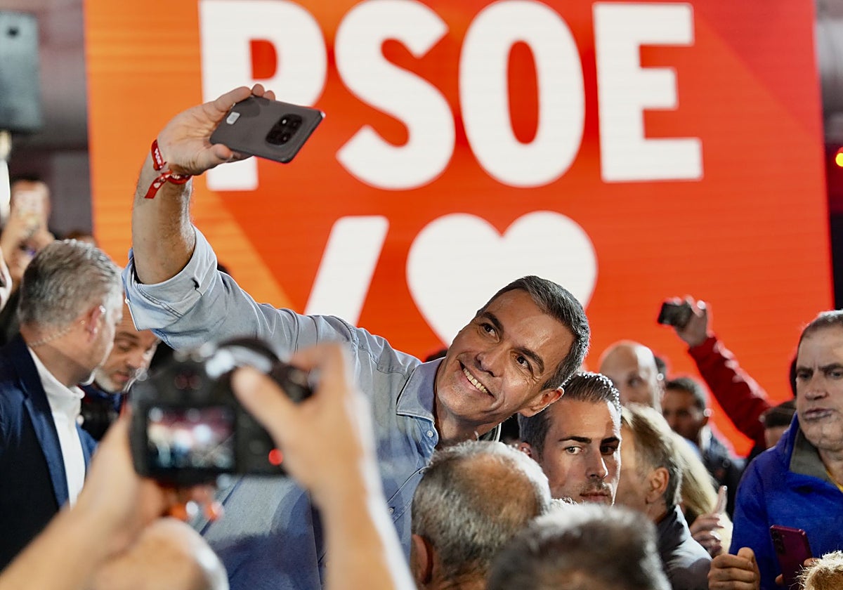 Sánchez arma un ejército de fieles para resistir desde el Congreso tras el 29-N