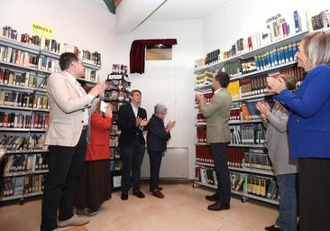 Toledo hace «justicia» y la «esquina» de Antonio Casado ya luce en la Biblioteca de Buenavista