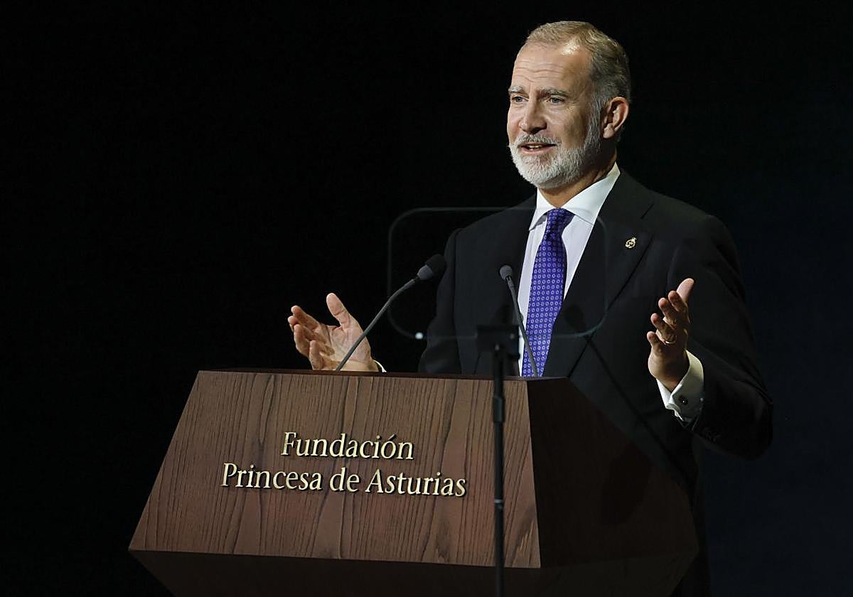 El Rey defiende que la democracia «no se agota en unas elecciones» y pide «cuidar sus formas e instituciones»