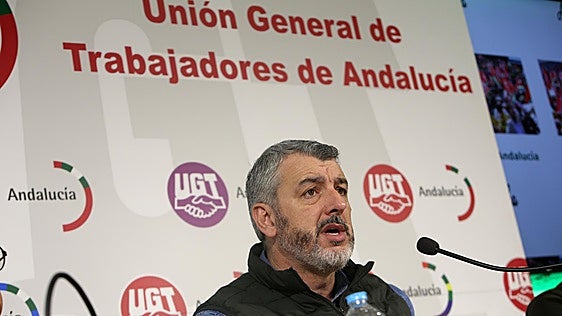 Oskar Martín, secretario general de UGT Andalucía desde 2023, en una rueda de prensa en 2025.