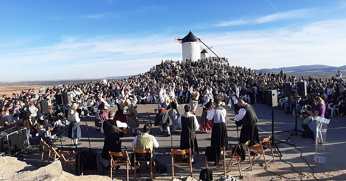 Multitudinaria Fiesta de la Rosa del Azafrán en Consuegra