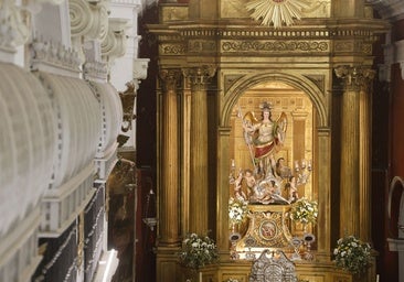 La veneración a San Rafael en la iglesia del Juramento, en imágenes