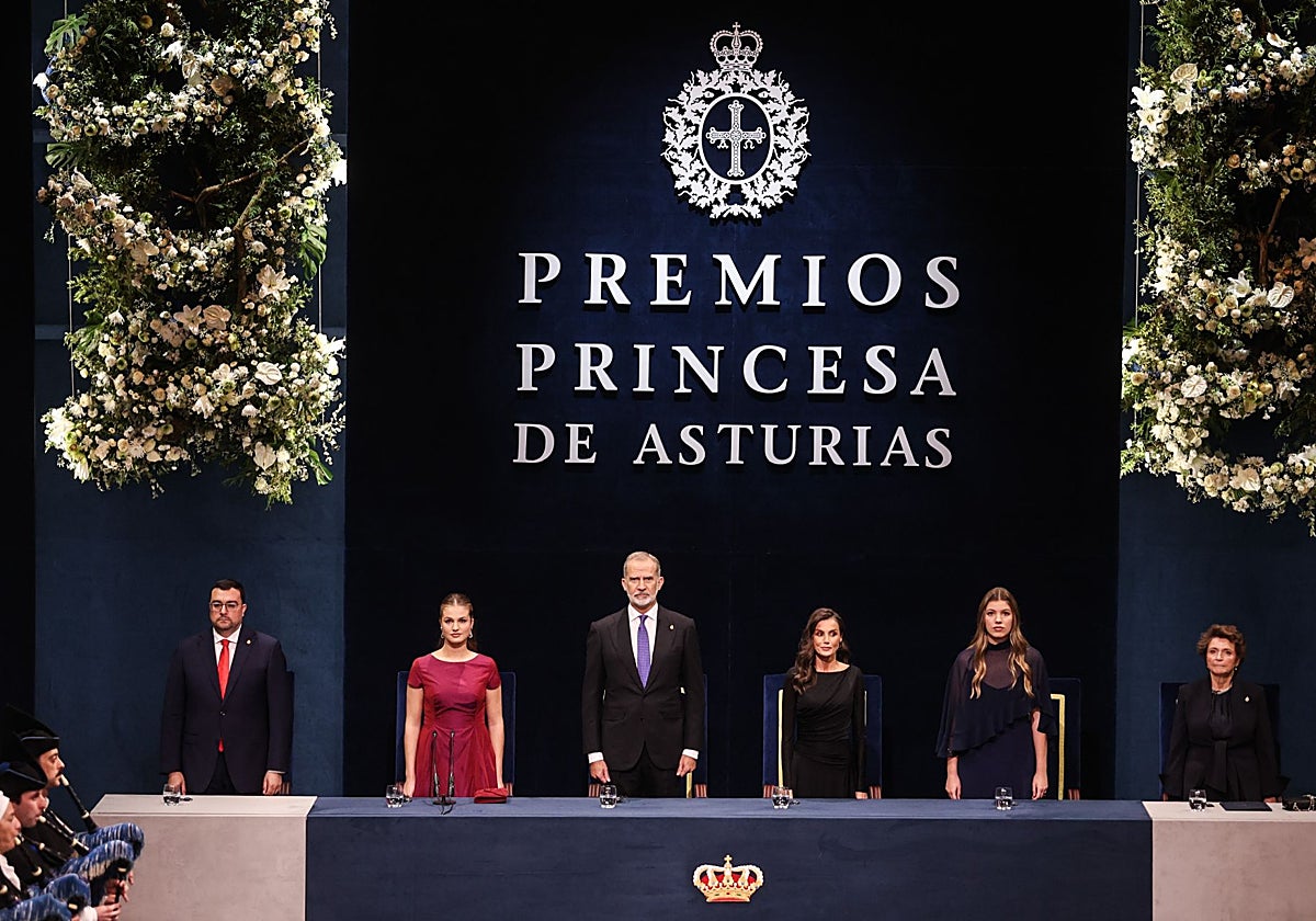 El espejo de la esencia de nuestra Monarquía Thumbnail