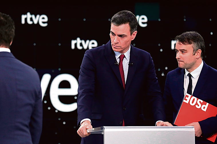Las horas más bajas de Iván Redondo por sus compras inmobiliarias サムネイル