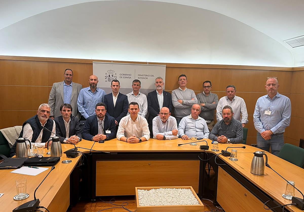 Policías y guardias civiles se encierran en la Secretaría de Estado de Seguridad para buscar una jubilación digna 缩略图