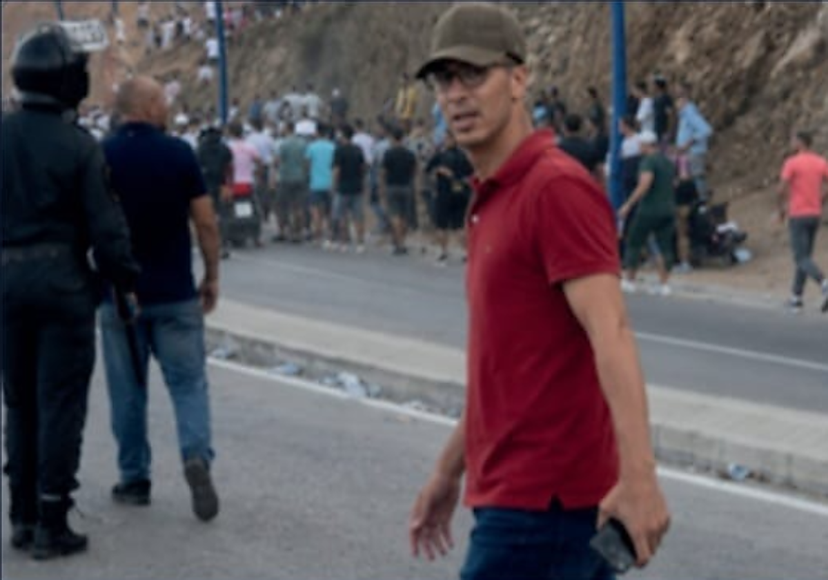 Un excargo de la Gendarmería y dos inmigrantes sitúan a altos mandos marroquíes en la frontera durante la invasión a Ceuta 缩略图