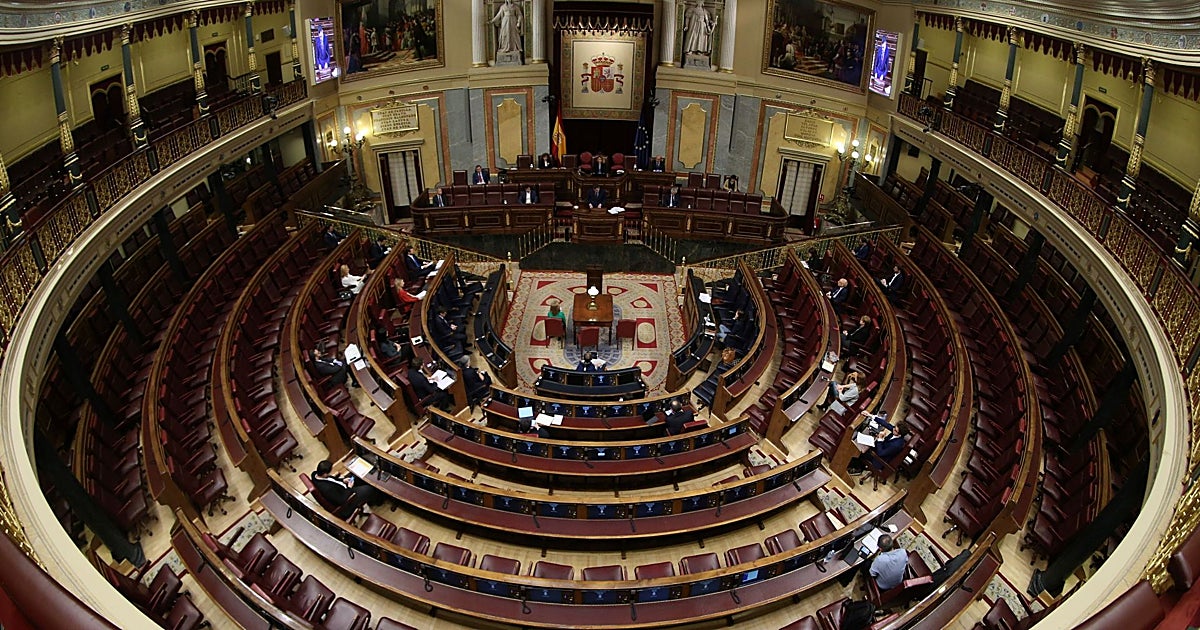 Un total de 13 partidos se presentan en Galicia, ocho en las cuatro provincias, con 40 listas al Congreso