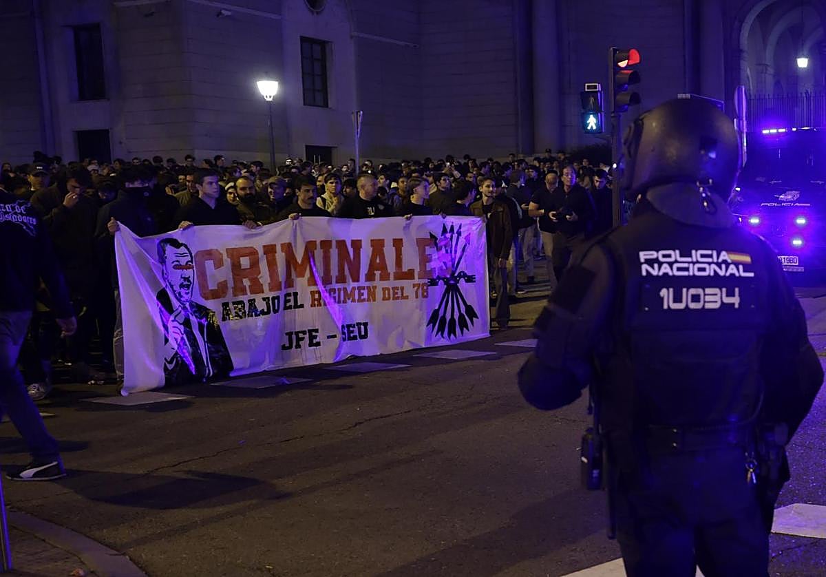 La manifestación por el accidente en Urda frente al Ministerio de Transportes acaba con disturbios 缩略图