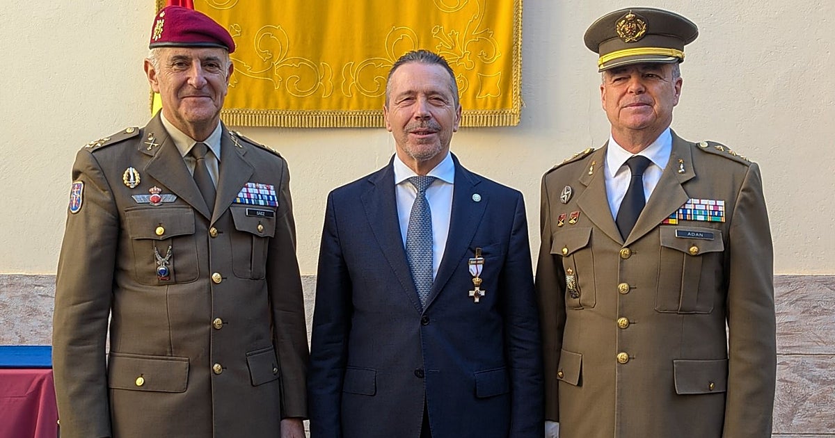 El rector de la Politécnica de Valencia recibe la Cruz del Mérito Militar con Distintivo Blanco
