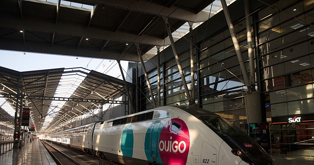 Un tren averiado en Aranjuez desata los nervios de sus viajeros tras el accidente de Urda: «Llevamos dos horas sin luz ni ventilación»