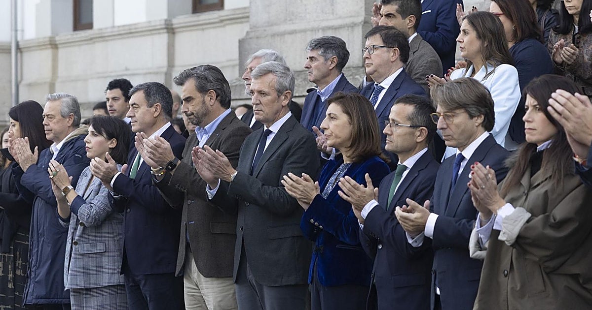 Galicia guarda silencio por las víctimas del tren de Toledo con el recuerdo de Angrois muy presente