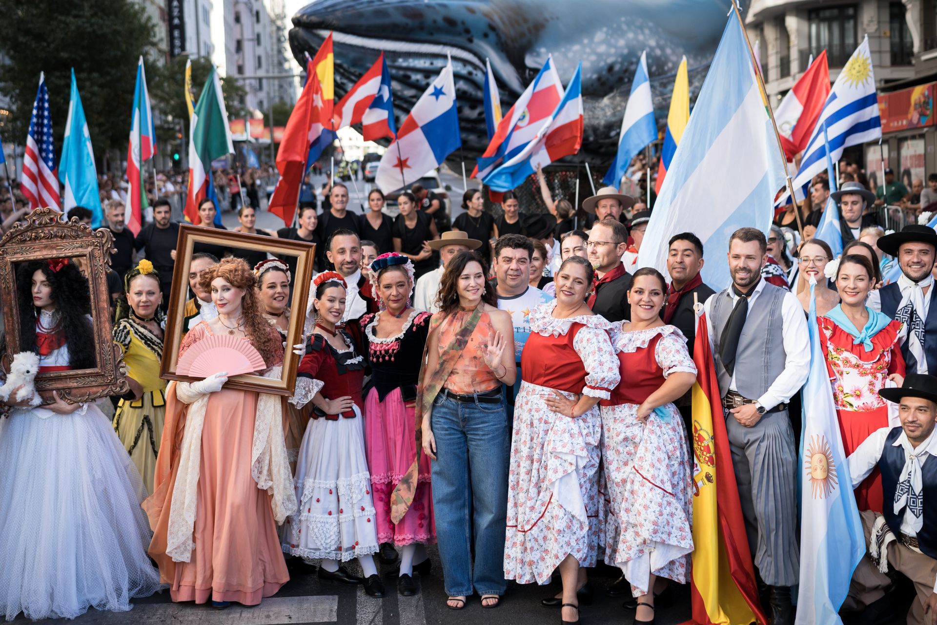 La presidenta de la Comunidad de Madrid, Isabel Díaz Ayuso, ha acudido a la Cabalgata de la Hispanidad