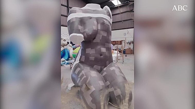 Así es la falla transgresora de Valencia que visibiliza el cáncer de mama