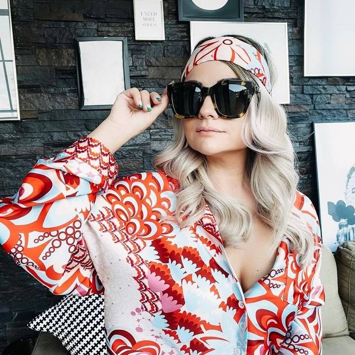 Gafas GLlam Brown de Bababu con combinaciones de acetato marrón carey, varillas de metal dorado y lentes de sol verdes polarizadas. 69,95€ en la web.