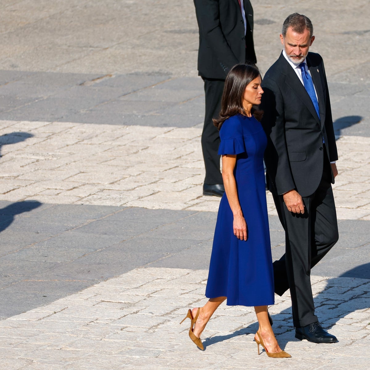 Por qué la Reina Letizia siempre viste de azul en el homenaje a las víctimas del coronavirus