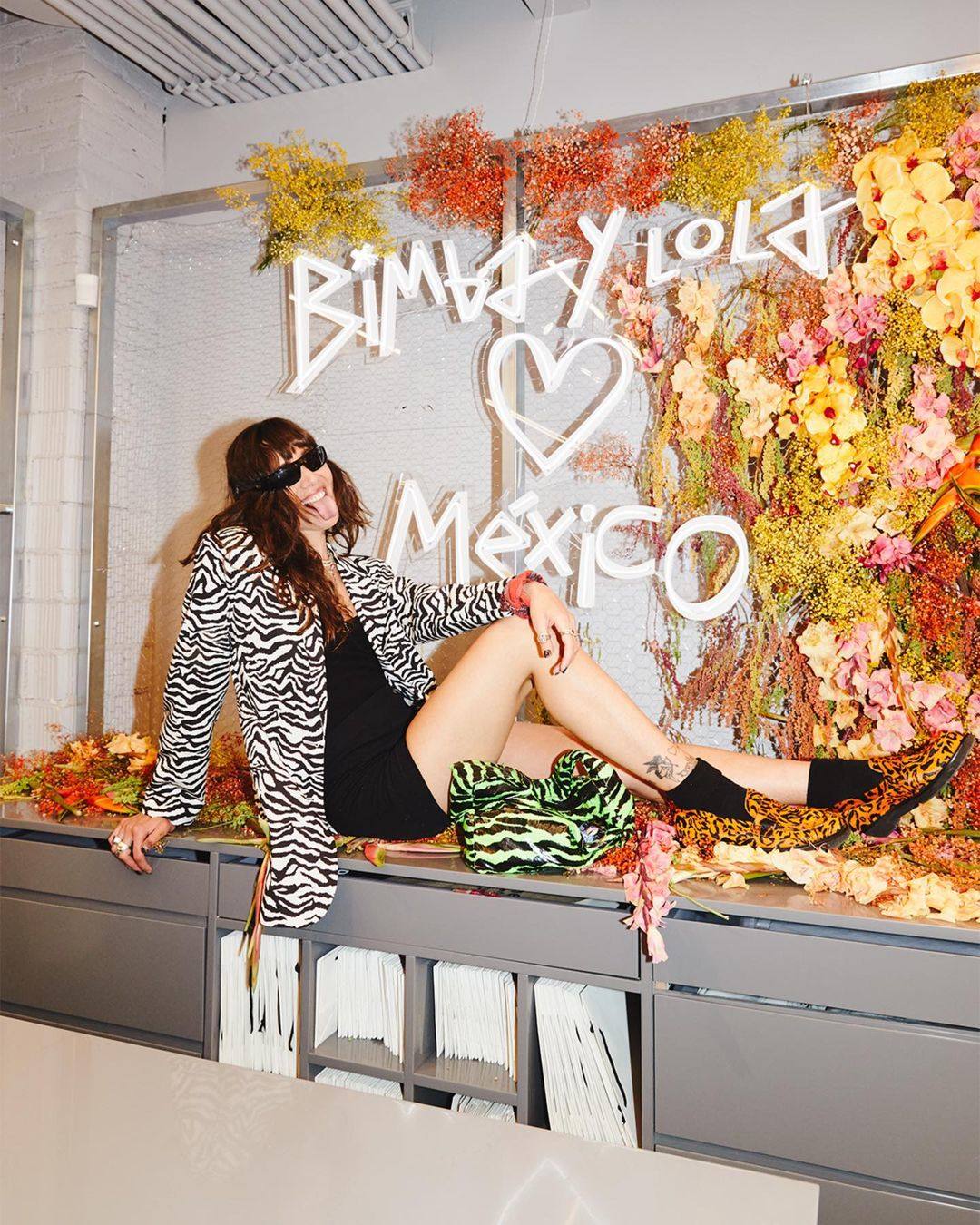 Bimba y Lola ofrece entre su colección estas gafas de sol Cat-eye negras en forma redondeada con cristales polarizados del mismo color. Su precio es 125 €.