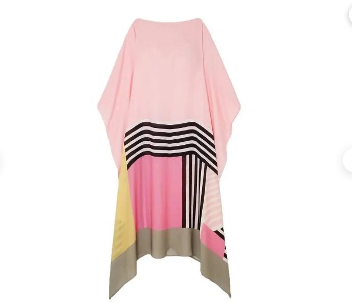 Esta es la opción elegida por Mar Flores para sus vacaciones. Un diseño disponible en Etsy (MyClothingArt) hecho con seda de satén y de precio: 40,43€. 