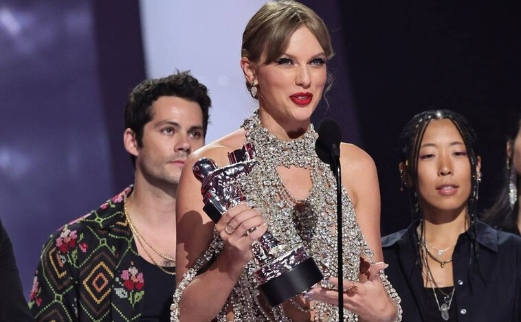 El mini vestido de Taylor Swift y otros estilismos de la alfombra roja de los MTV Video Music Awards 2022