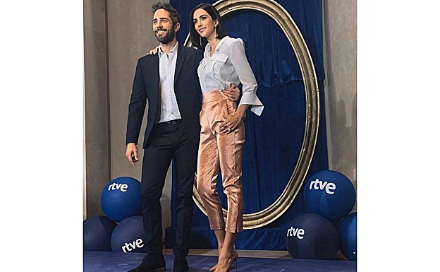 Rocío Muñoz Morales y Roberto Leal anunciando que presentarían la gala de fin de año  2019