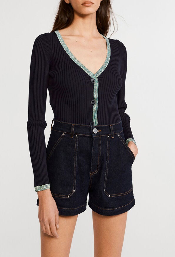 Cárdigan entallado de corte ajustado y cuello de pico: 165 euros en Claudie Pierlot.