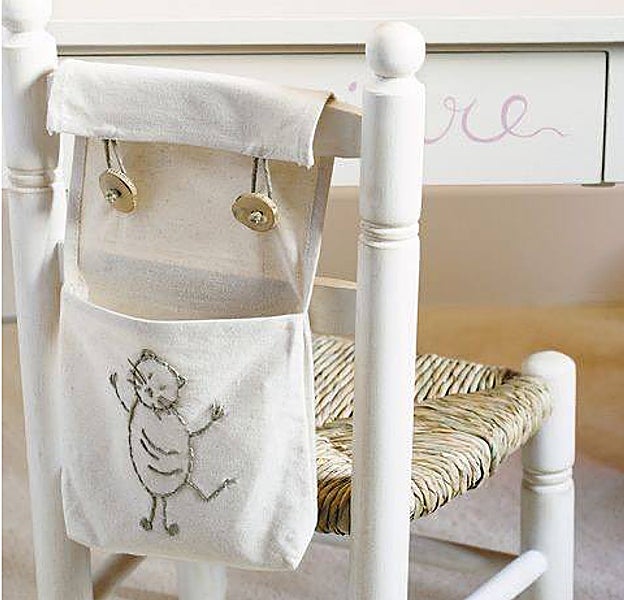 Silla con organizador de tela